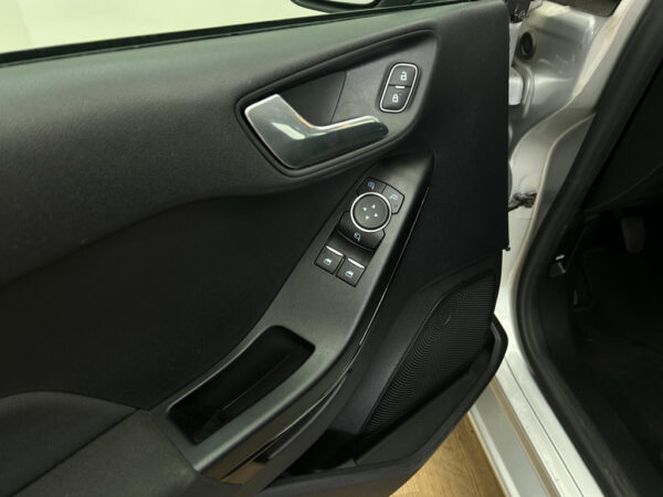 Ford Fiesta occasion Grijs bij ALJ Auto in Zeeland 10