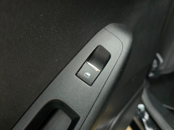 Ford Fiesta occasion Zwart bij ALJ Auto in Zeeland 12