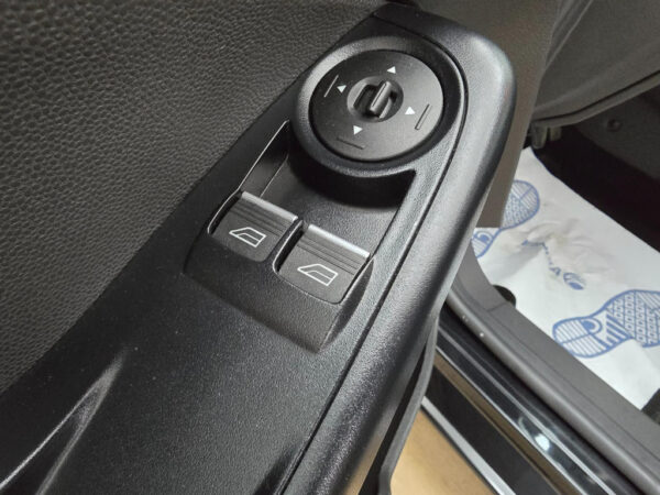 Ford Fiesta occasion Zwart bij ALJ Auto in Zeeland 13