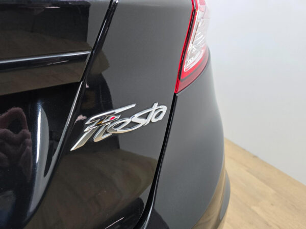 Ford Fiesta occasion Zwart bij ALJ Auto in Zeeland 4