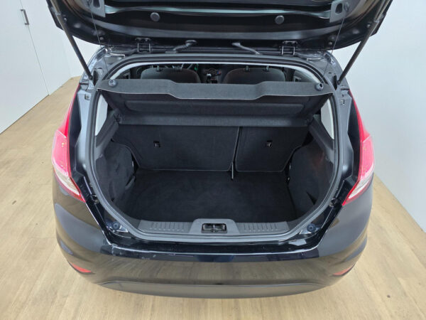 Ford Fiesta occasion Zwart bij ALJ Auto in Zeeland 6