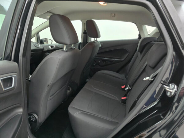 Ford Fiesta occasion Zwart bij ALJ Auto in Zeeland 9