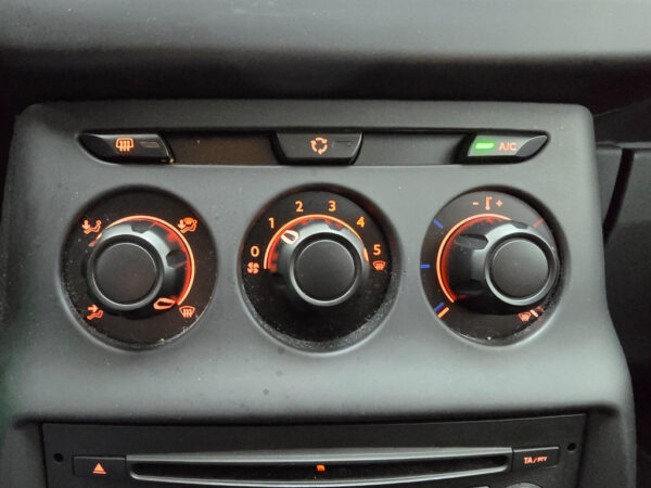 Citroën C3 occasion Grijs bij ALJ Auto in Zeeland 21