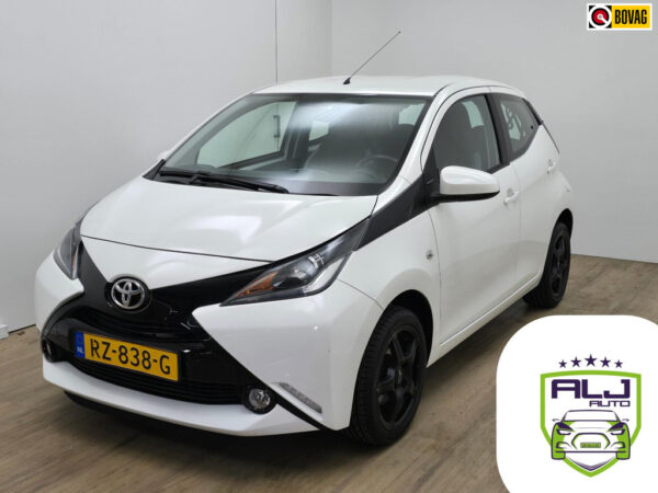 Toyota Aygo occasion Wit bij ALJ Auto in Zeeland 1