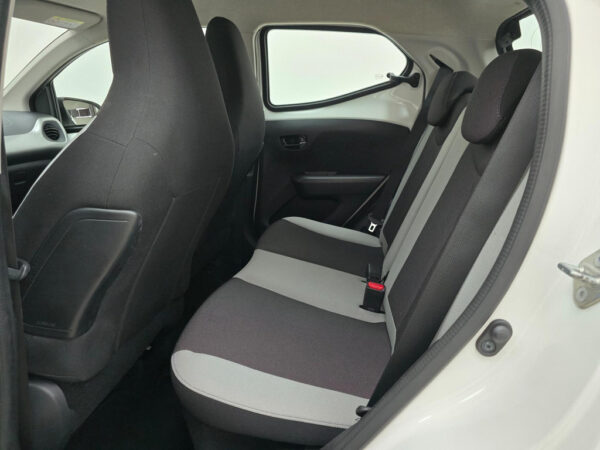 Toyota Aygo occasion Wit bij ALJ Auto in Zeeland 11