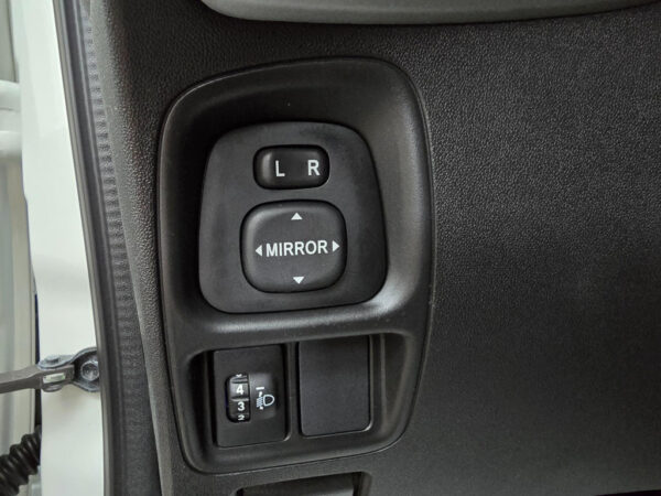 Toyota Aygo occasion Wit bij ALJ Auto in Zeeland 16