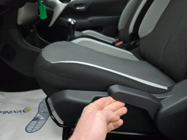 Toyota Aygo occasion Wit bij ALJ Auto in Zeeland 17