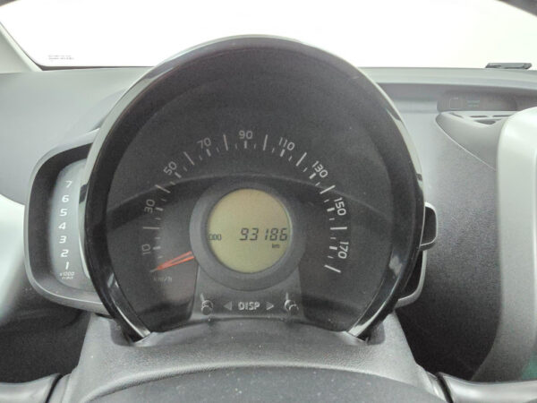 Toyota Aygo occasion Wit bij ALJ Auto in Zeeland 19