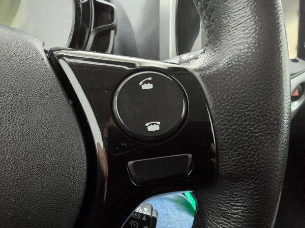 Toyota Aygo occasion Wit bij ALJ Auto in Zeeland 21