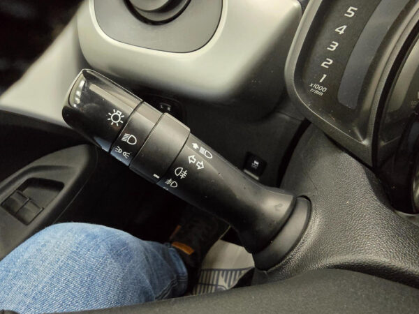 Toyota Aygo occasion Wit bij ALJ Auto in Zeeland 24