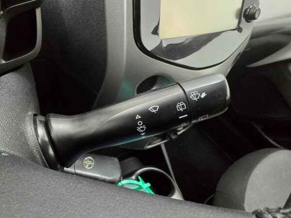 Toyota Aygo occasion Wit bij ALJ Auto in Zeeland 25