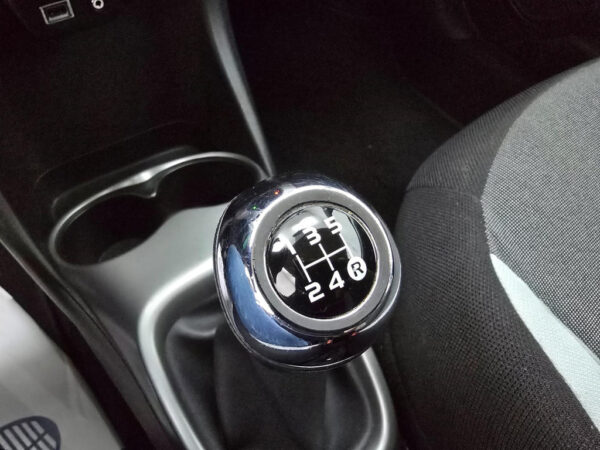 Toyota Aygo occasion Wit bij ALJ Auto in Zeeland 32