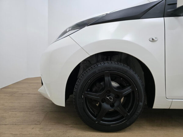 Toyota Aygo occasion Wit bij ALJ Auto in Zeeland 37