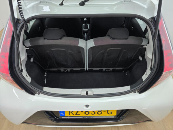 Toyota Aygo occasion Wit bij ALJ Auto in Zeeland 9