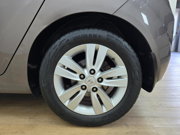 Hyundai ix20 occasion Grijs bij ALJ Auto in Zeeland 10