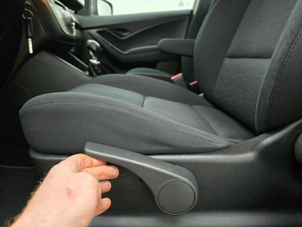 Hyundai ix20 occasion Grijs bij ALJ Auto in Zeeland 17