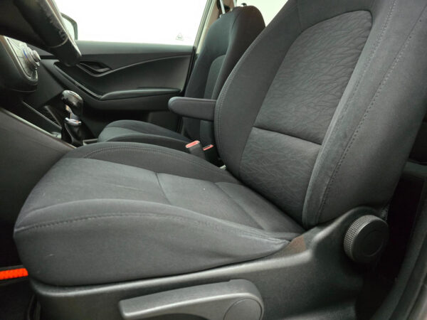 Hyundai ix20 occasion Grijs bij ALJ Auto in Zeeland 18