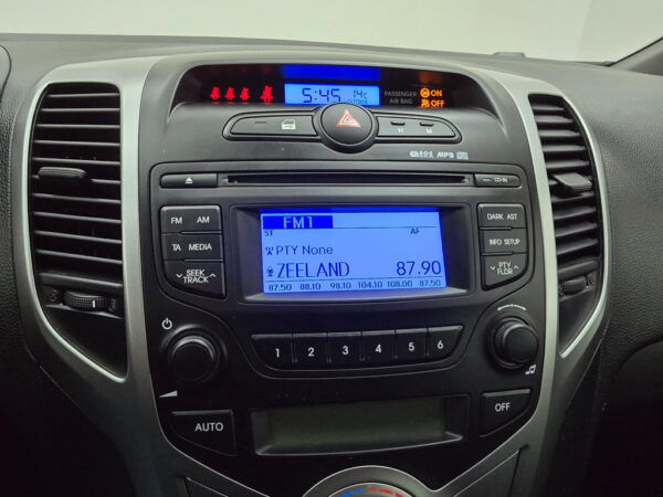 Hyundai ix20 occasion Grijs bij ALJ Auto in Zeeland 26