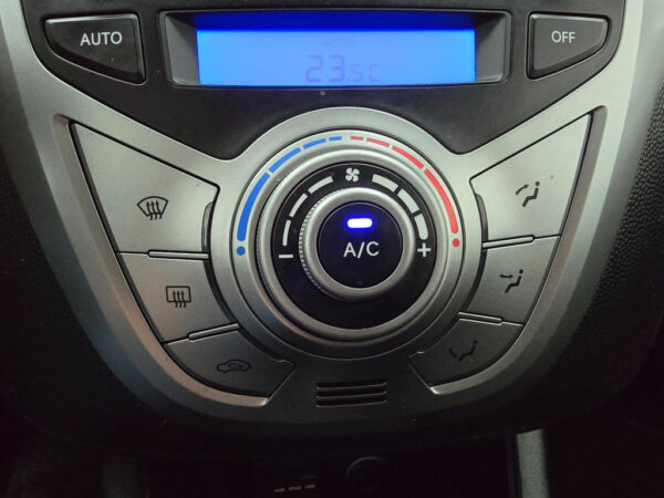 Hyundai ix20 occasion Grijs bij ALJ Auto in Zeeland 29