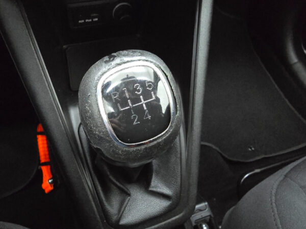 Hyundai ix20 occasion Grijs bij ALJ Auto in Zeeland 31