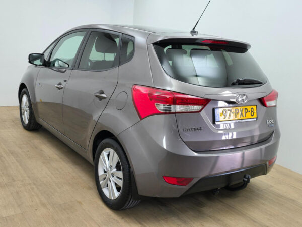 Hyundai ix20 occasion Grijs bij ALJ Auto in Zeeland 4