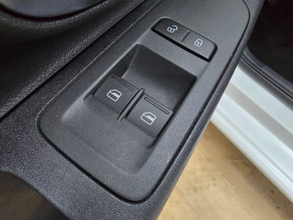 Volkswagen up! occasion Wit bij ALJ Auto in Zeeland 14