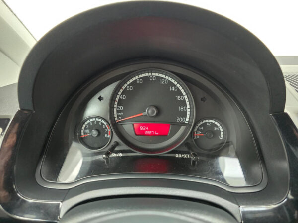 Volkswagen up! occasion Wit bij ALJ Auto in Zeeland 17