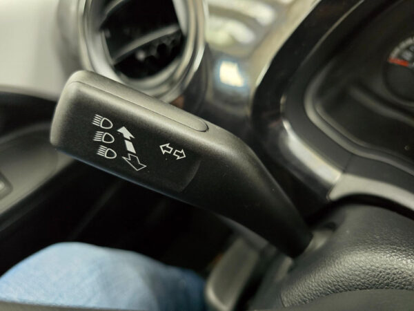 Volkswagen up! occasion Wit bij ALJ Auto in Zeeland 18