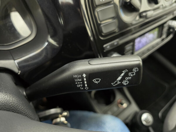 Volkswagen up! occasion Wit bij ALJ Auto in Zeeland 19