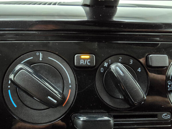 Volkswagen up! occasion Wit bij ALJ Auto in Zeeland 27