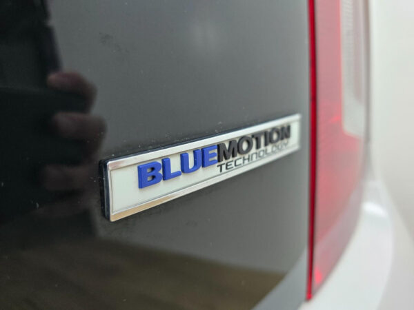 Volkswagen up! occasion Wit bij ALJ Auto in Zeeland 5