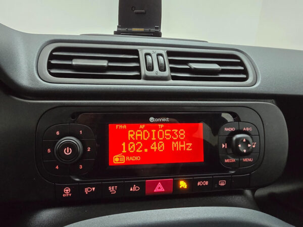 Fiat Panda occasion Zwart bij ALJ Auto in Zeeland 19