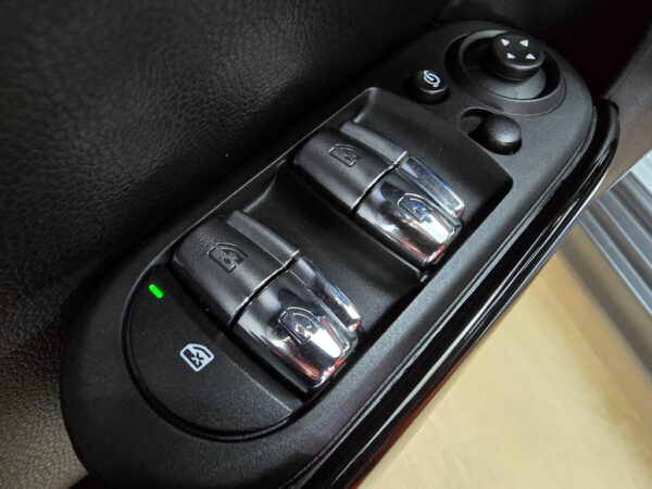 MINI Mini occasion Oranje bij ALJ Auto in Zeeland 28