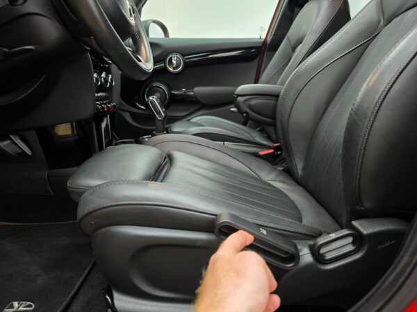 MINI Mini occasion Oranje bij ALJ Auto in Zeeland 30