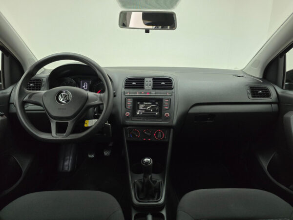 Volkswagen Polo occasion Zwart bij ALJ Auto in Zeeland 10