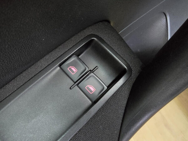 Volkswagen Polo occasion Zwart bij ALJ Auto in Zeeland 11