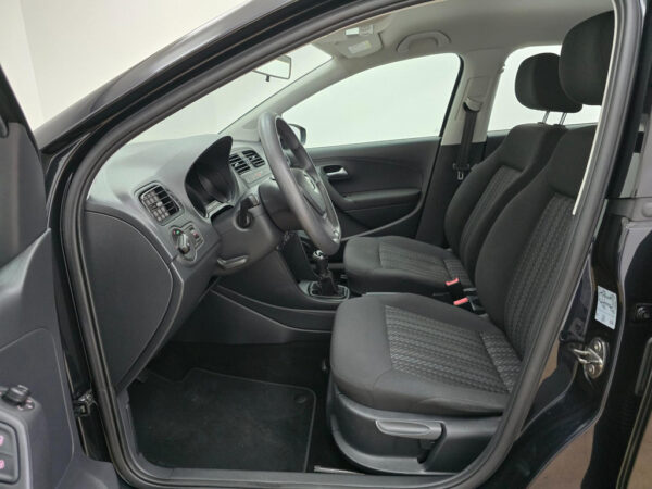 Volkswagen Polo occasion Zwart bij ALJ Auto in Zeeland 14