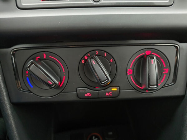 Volkswagen Polo occasion Zwart bij ALJ Auto in Zeeland 22