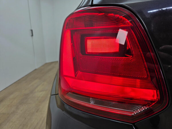 Volkswagen Polo occasion Zwart bij ALJ Auto in Zeeland 6