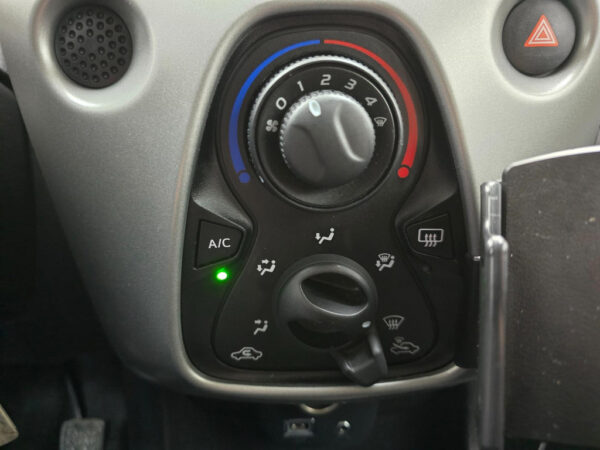 Peugeot 108 occasion Zwart bij ALJ Auto in Zeeland 20