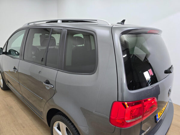 Volkswagen Touran occasion Grijs bij ALJ Auto in Zeeland 10