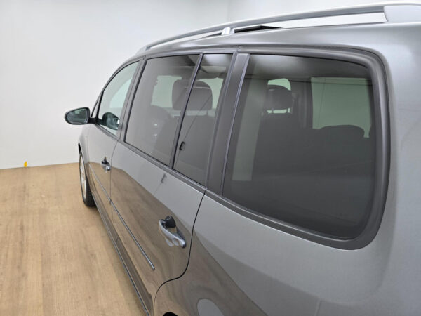 Volkswagen Touran occasion Grijs bij ALJ Auto in Zeeland 12