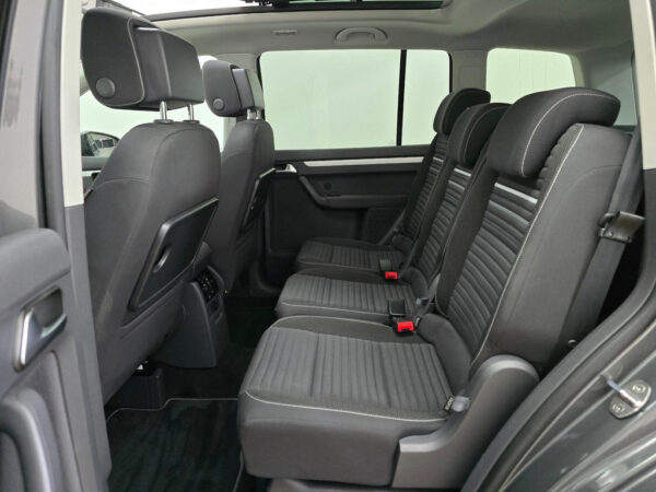 Volkswagen Touran occasion Grijs bij ALJ Auto in Zeeland 14