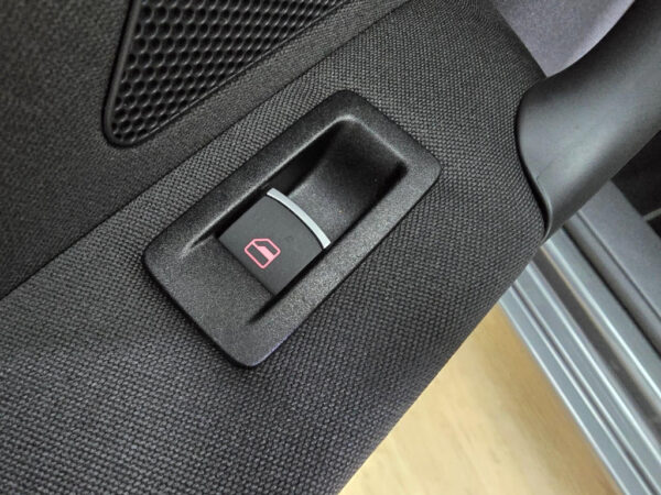 Volkswagen Touran occasion Grijs bij ALJ Auto in Zeeland 15