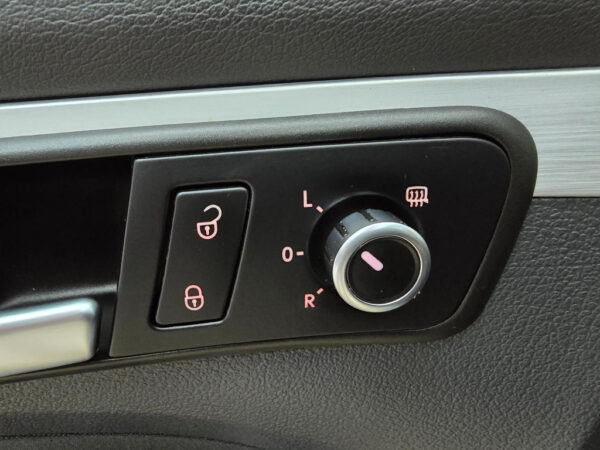 Volkswagen Touran occasion Grijs bij ALJ Auto in Zeeland 22