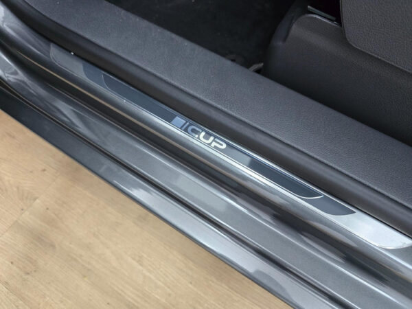 Volkswagen Touran occasion Grijs bij ALJ Auto in Zeeland 24