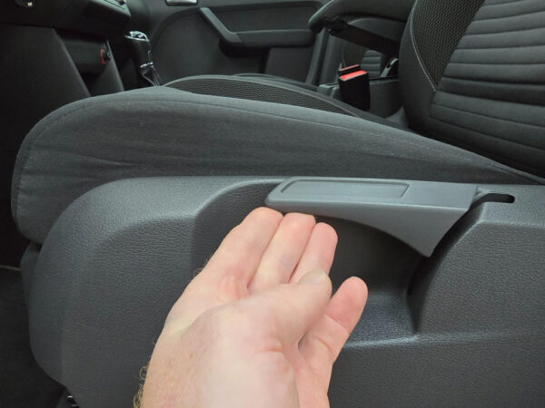 Volkswagen Touran occasion Grijs bij ALJ Auto in Zeeland 25