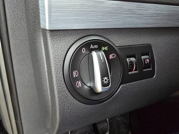 Volkswagen Touran occasion Grijs bij ALJ Auto in Zeeland 27