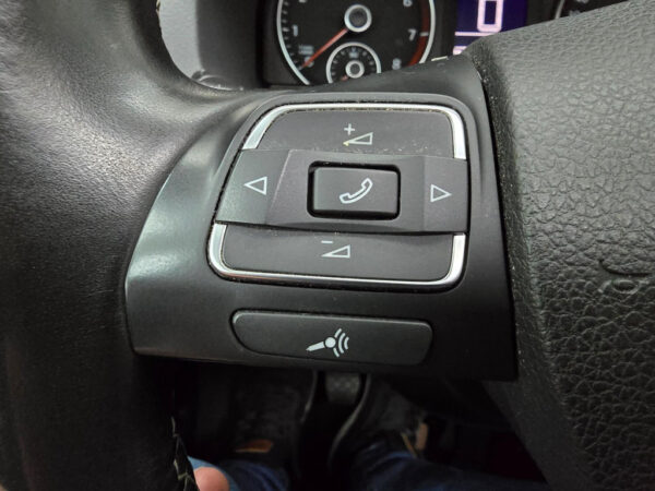 Volkswagen Touran occasion Grijs bij ALJ Auto in Zeeland 32