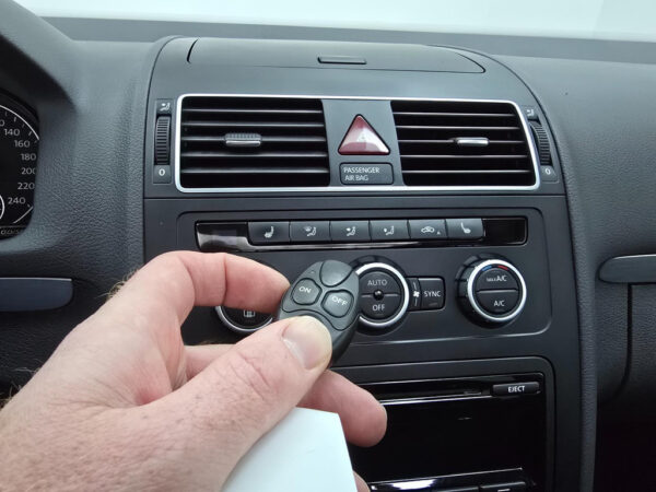 Volkswagen Touran occasion Grijs bij ALJ Auto in Zeeland 37